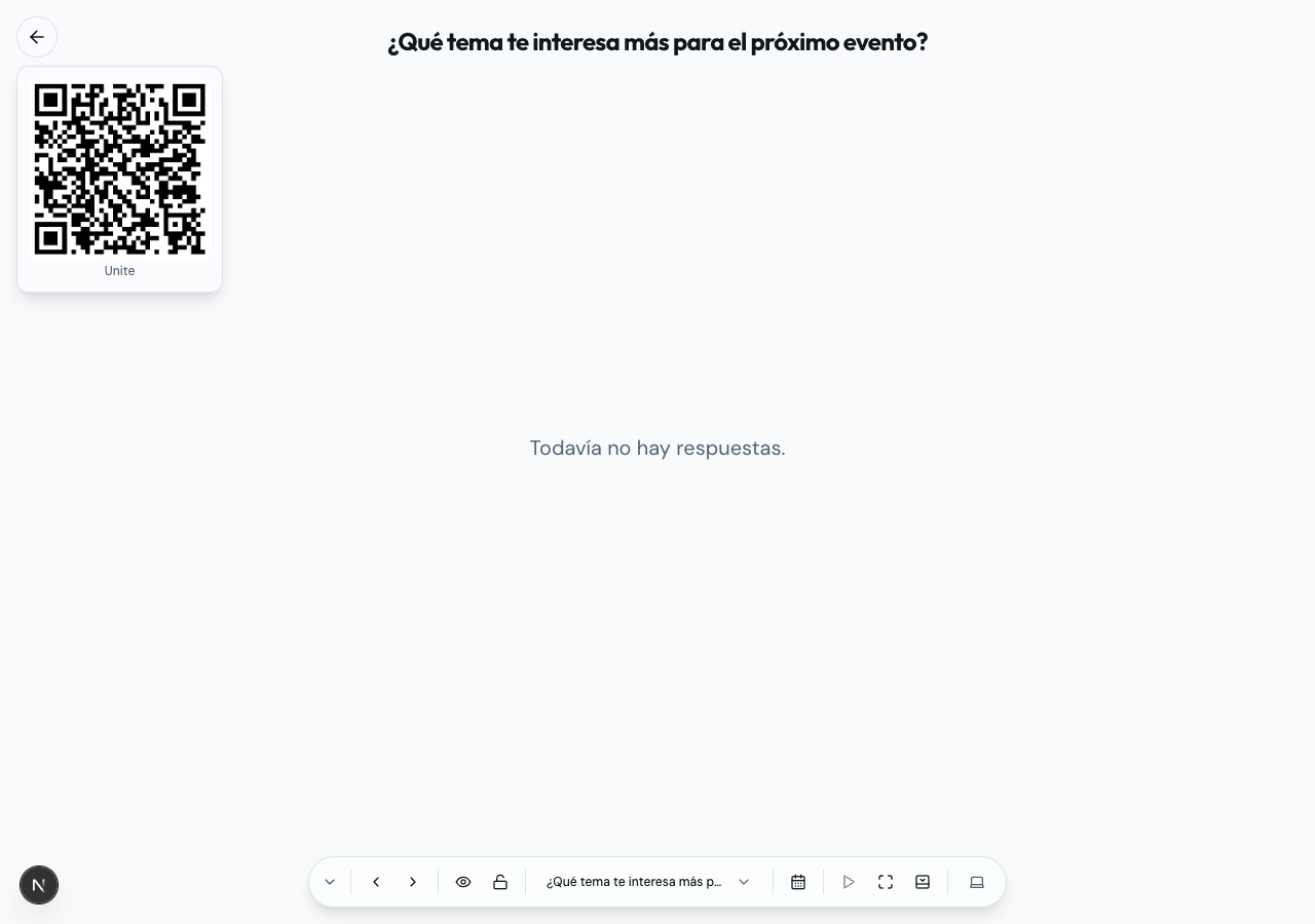 Pantalla de presentación mostrando la encuesta en vivo con su QR de unión